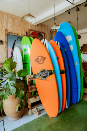 planchas de surf a esceula de surf y kite a essaouira marruecos loving surf